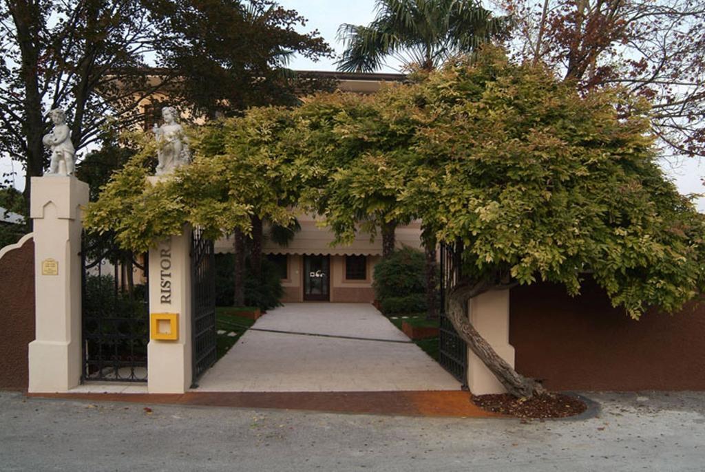 Il Cecchini Hotel Pasiano Di Pordenone Kültér fotó