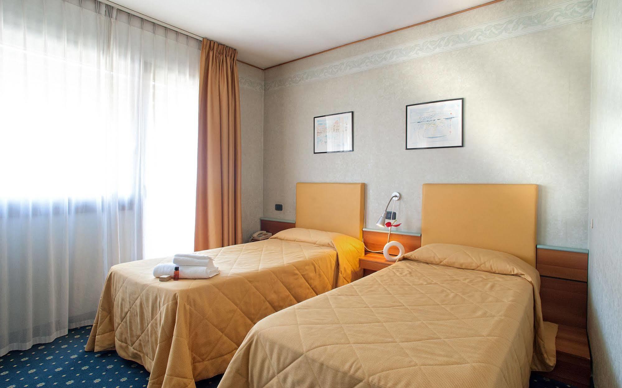 Il Cecchini Hotel Pasiano Di Pordenone Kültér fotó